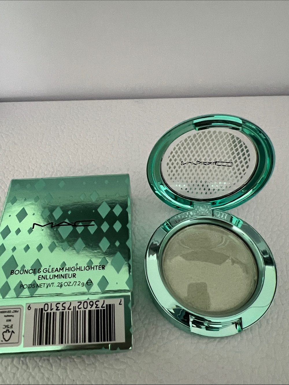 MAC Cosmetics Bounce & Gleam Highlighter - Investmint